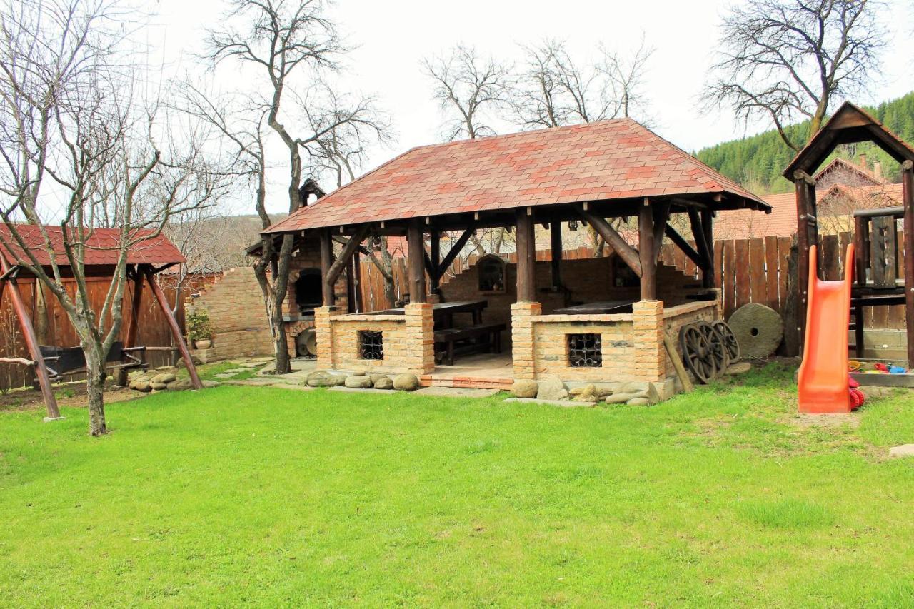 Zsuzsanna Paraszthaz Hotel Praid Exterior photo