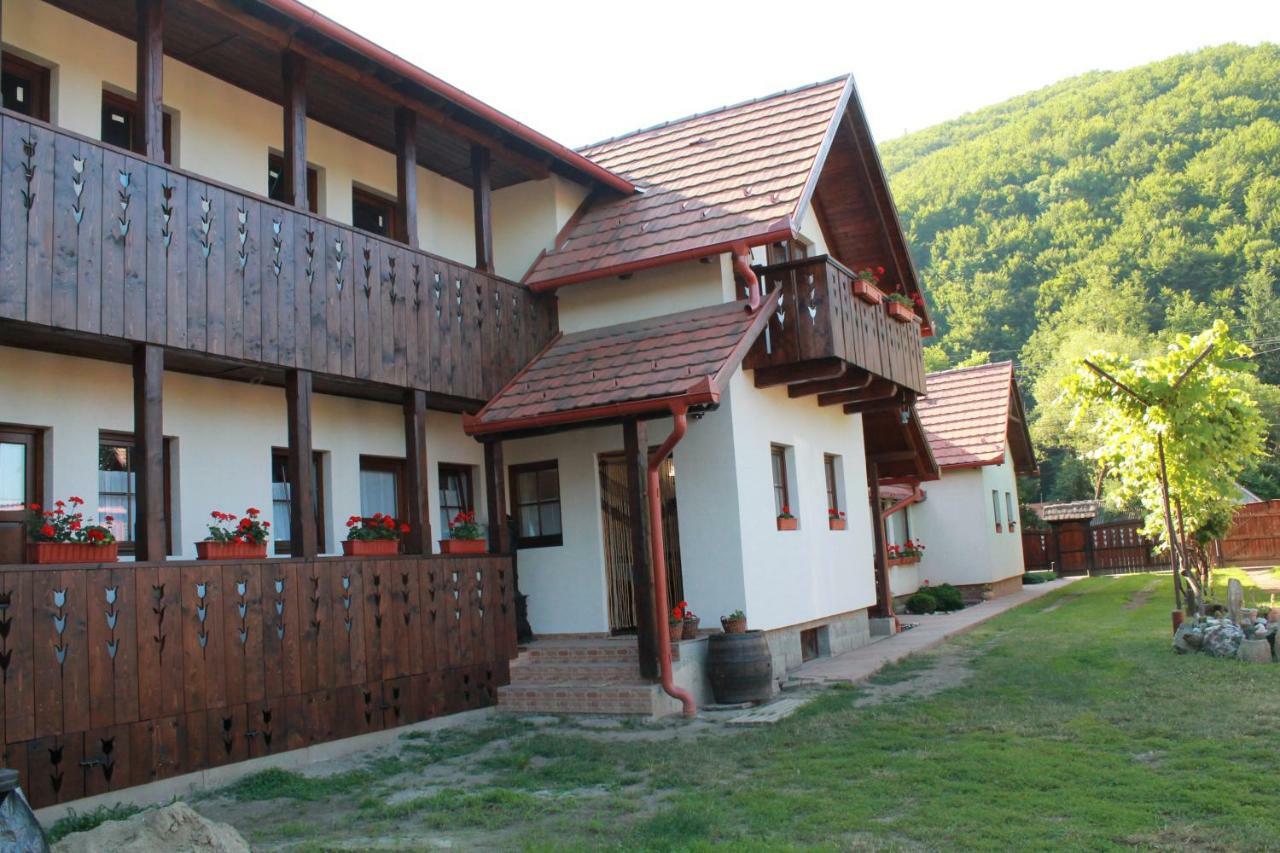 Zsuzsanna Paraszthaz Hotel Praid Exterior photo