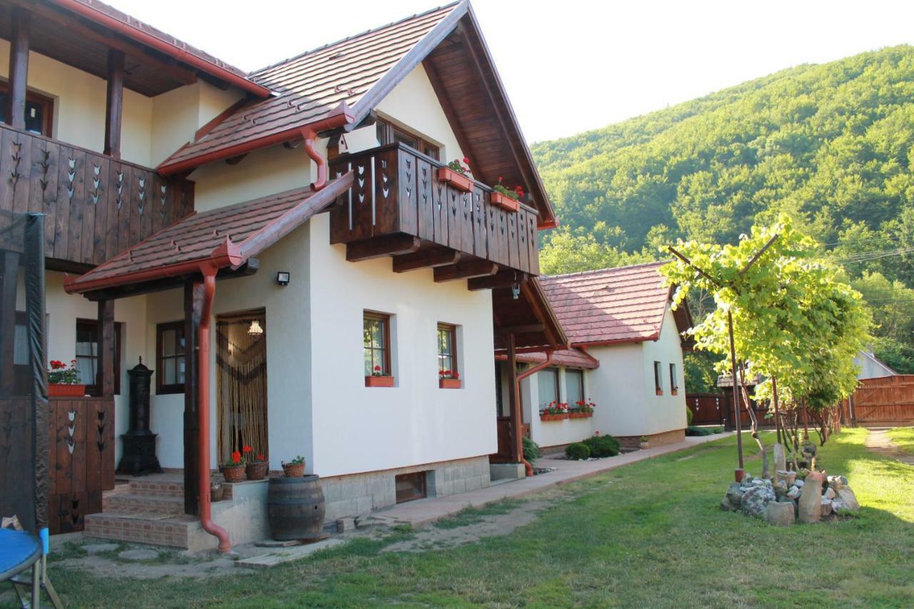 Zsuzsanna Paraszthaz Hotel Praid Exterior photo